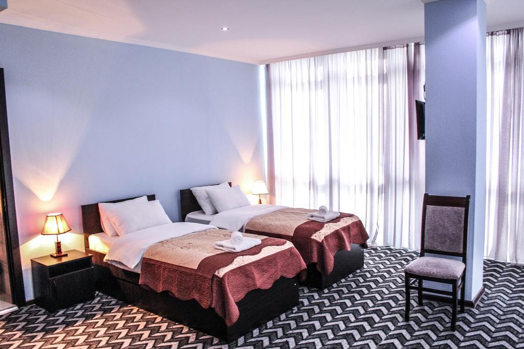 Hotel Royal Georgia Tiflis Habitación foto