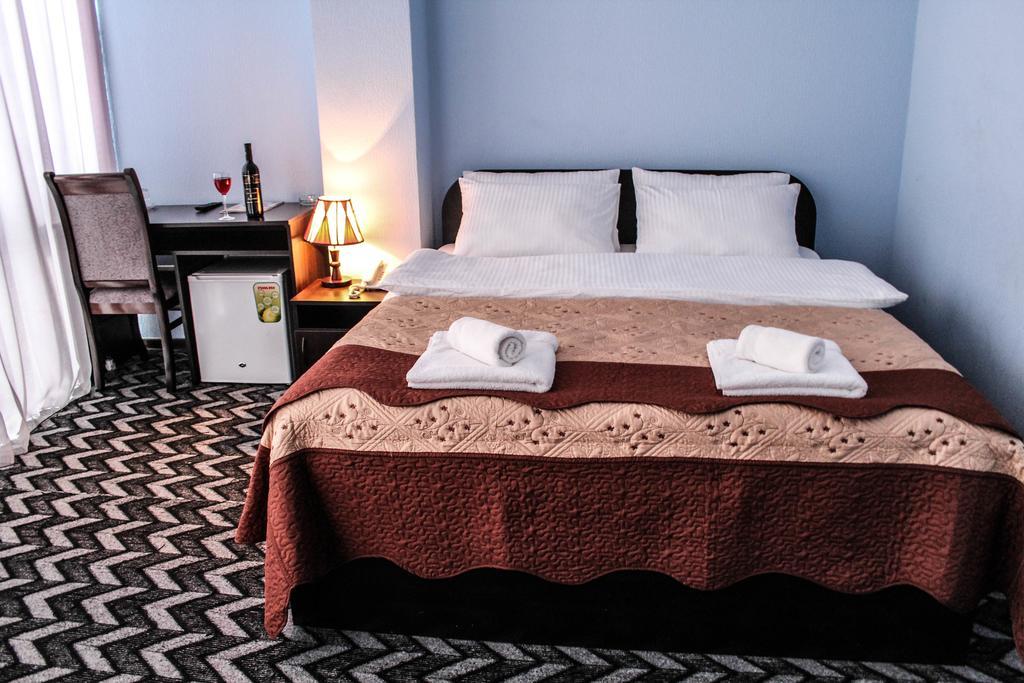 Hotel Royal Georgia Tiflis Habitación foto
