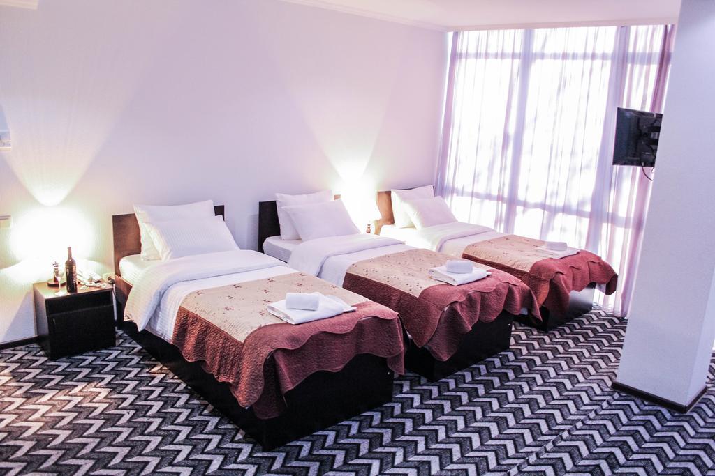 Hotel Royal Georgia Tiflis Habitación foto